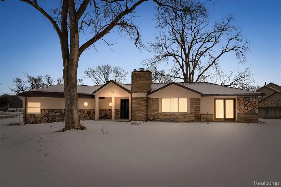 15500 Millar Road, Clinton Township, MI 48036 - #3
