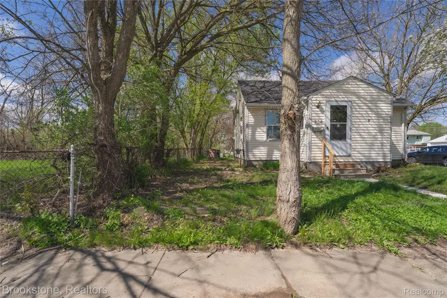 524 Luther Avenue, Pontiac, MI 48341 - #3
