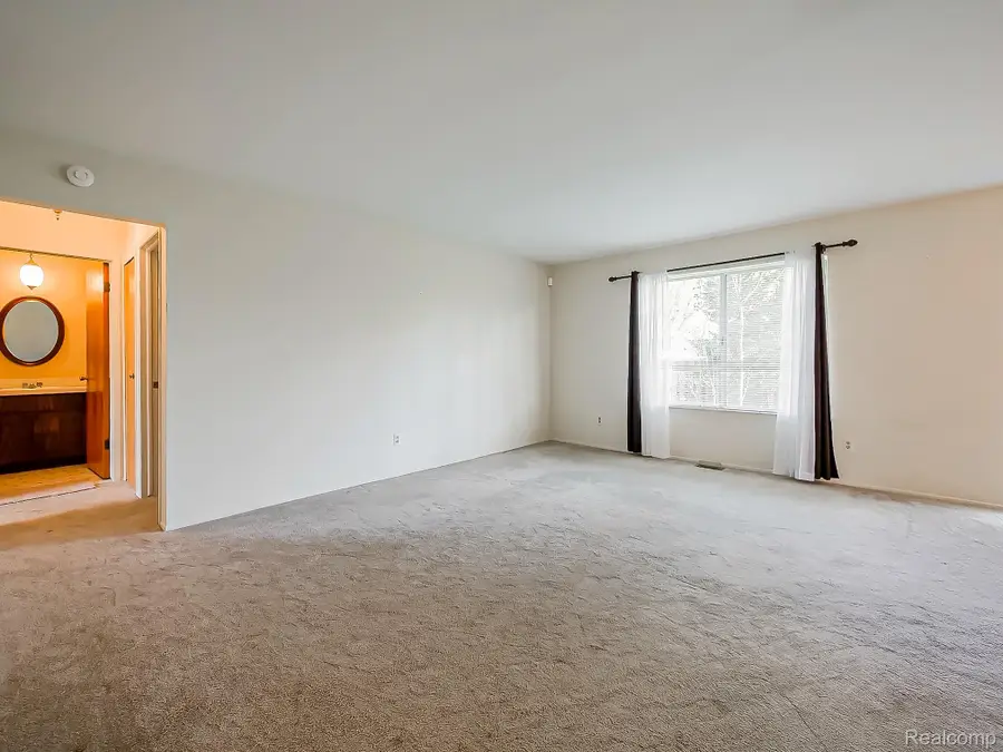 22727 Shoreview Court, Saint Clair Shores, MI 48082 - #3