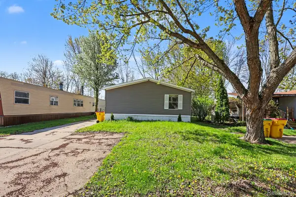 29656 Jamestown Dr, NewBaltimore, MI 48051