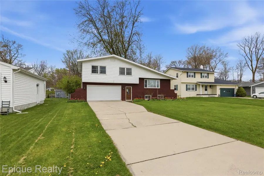 3127 W Woodland Drive, Port Huron, MI 48060 - #2