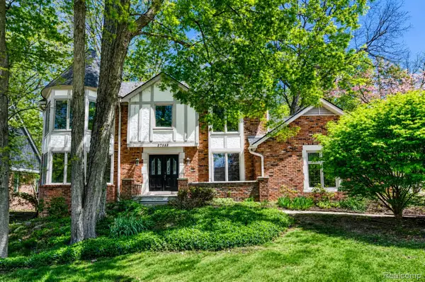 27966 Trailwood Court, Farmington, MI 48331