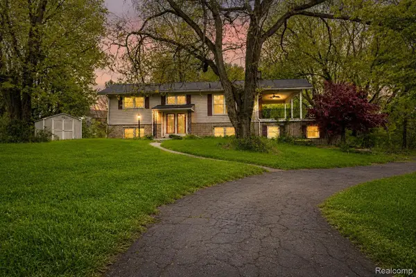 21411 Pontiac Trail, SouthLyon, MI 48178