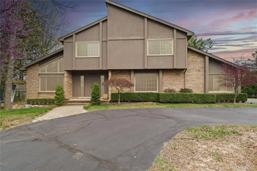 2084 Wabeek Hill Court, West Bloomfield, MI 48302 - #2