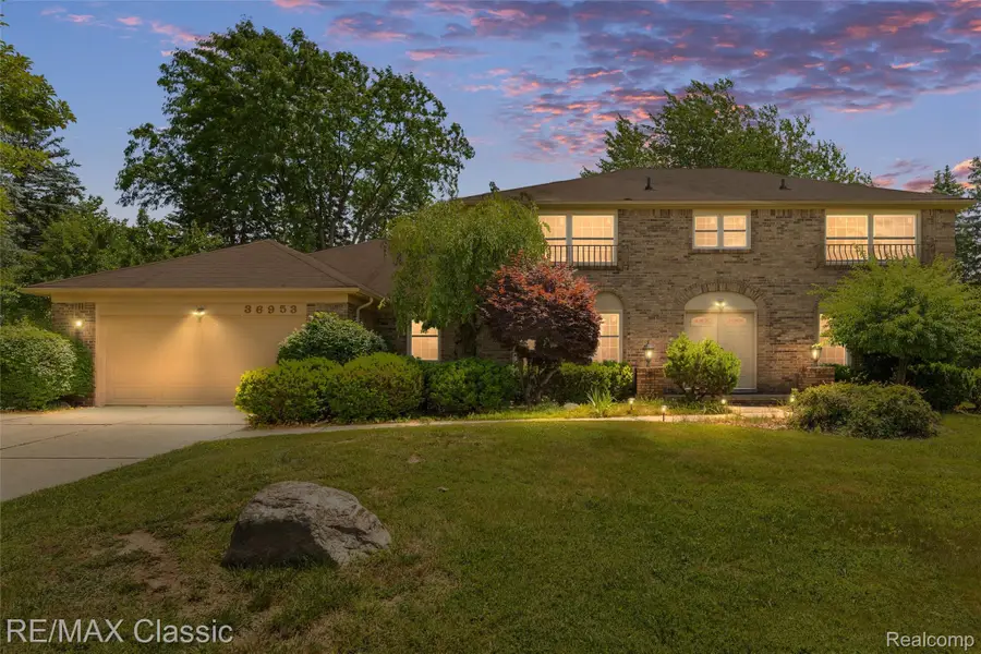 36953 Fox Glen, Farmington Hills, MI 48331 - #3