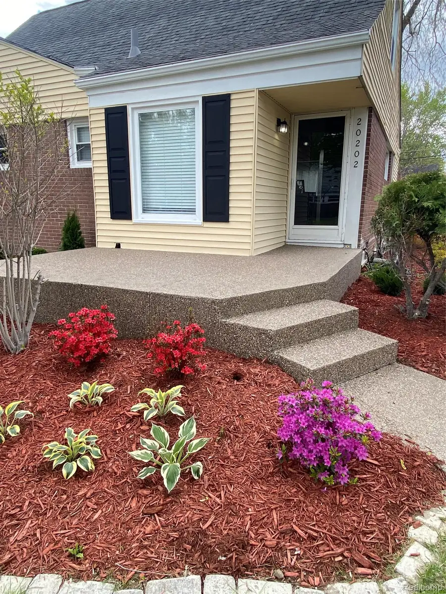 20202 Lancaster Street, Harper Woods, MI 48225 - #3