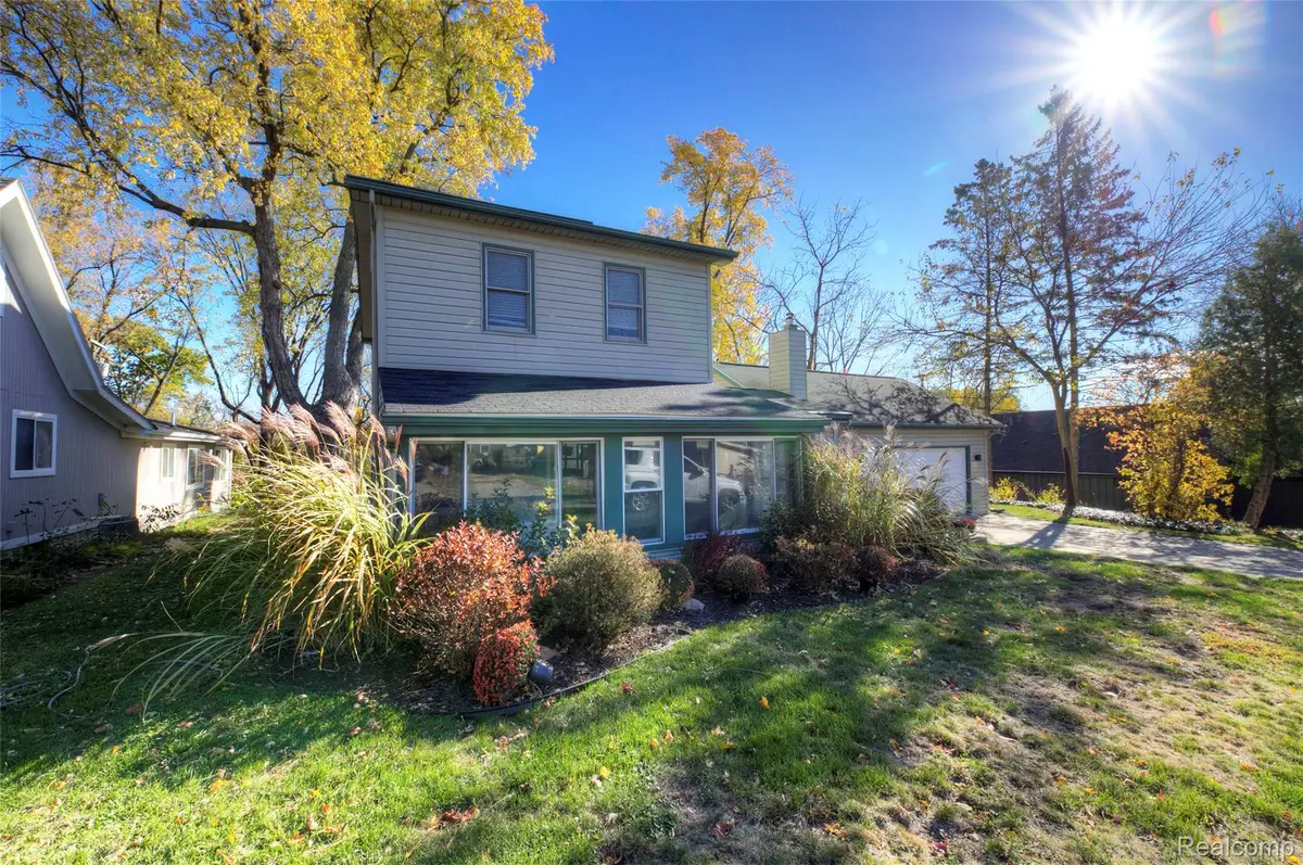 212 Hillcroft Drive, Walled Lake, MI 48390 - #1