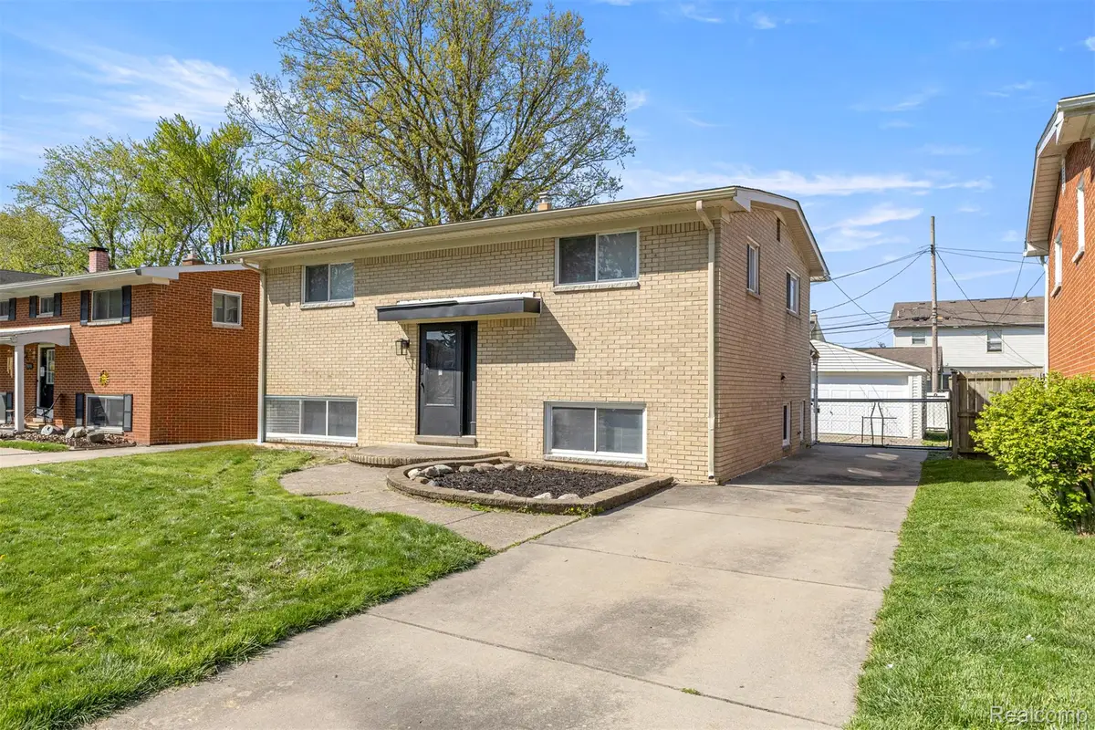 30022 White Street, Rockwood, MI 48173 - #1