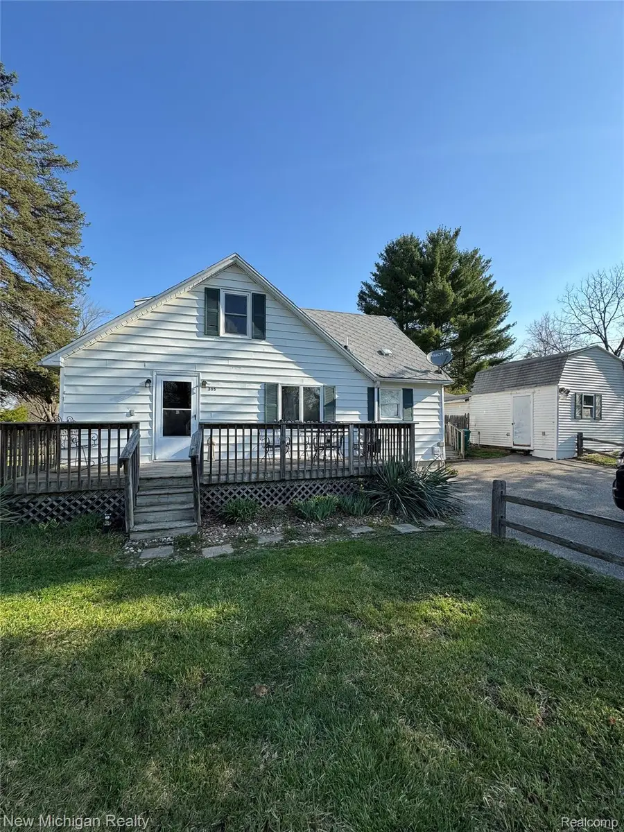 305 E Rolfe, Perry, MI 48872 - #2