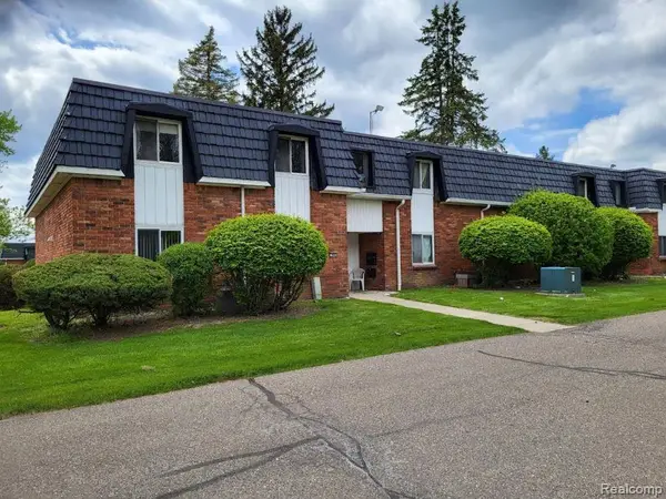 1844 Colonial Village Way #3, Waterford, MI 48328