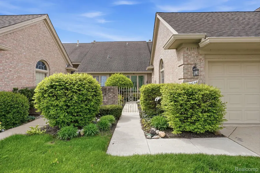42626 Christina Drive, Sterling Heights, MI 48313 - #2