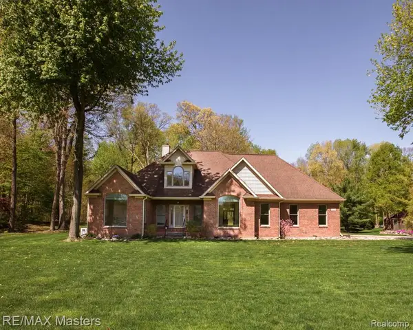 27178 John Drive, NewBoston, MI 48164