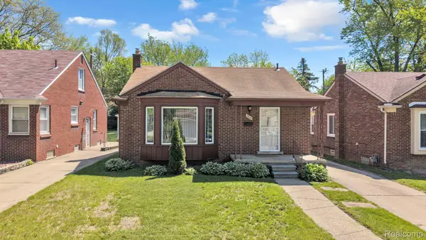 9578 Grayfield, Redford, MI 48239