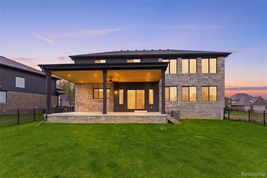 56056 Barnes Court, Macomb, MI 48042 - #2