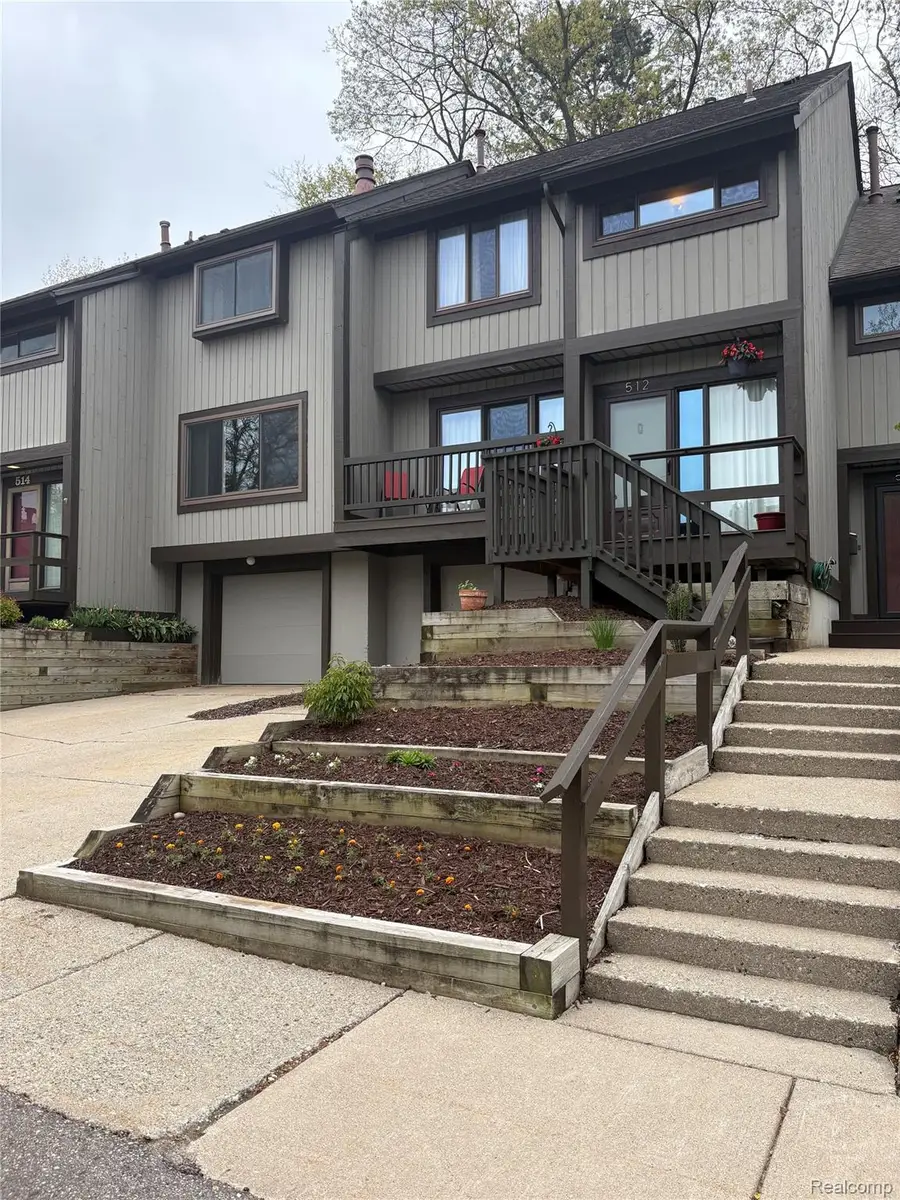 512 Victoria Square Boulevard, Brighton, MI 48116 - #2