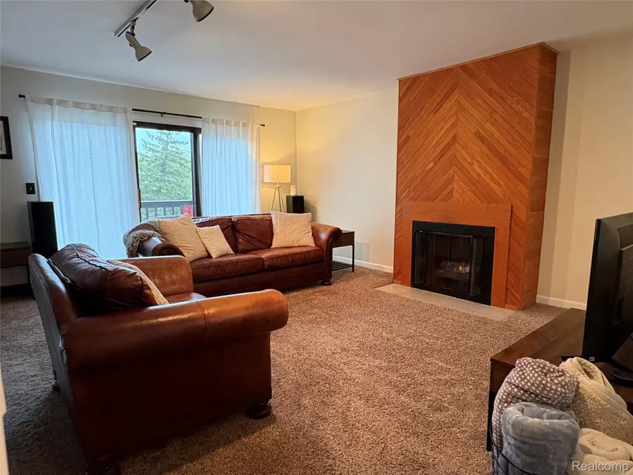 512 Victoria Square Boulevard, Brighton, MI 48116 - #3