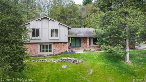 6133 Sundance Trail, Brighton, MI 48116
