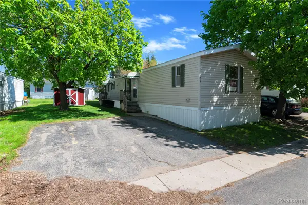 351 North Squirrel Rd #26, AuburnHills, MI 48326
