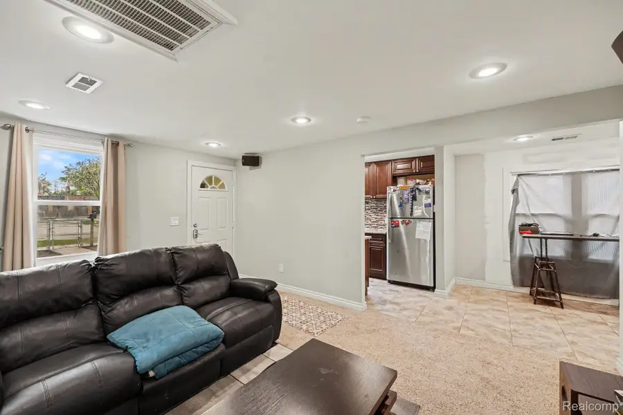 24026 Hopkins Street, Dearborn Heights, MI 48125 - #3