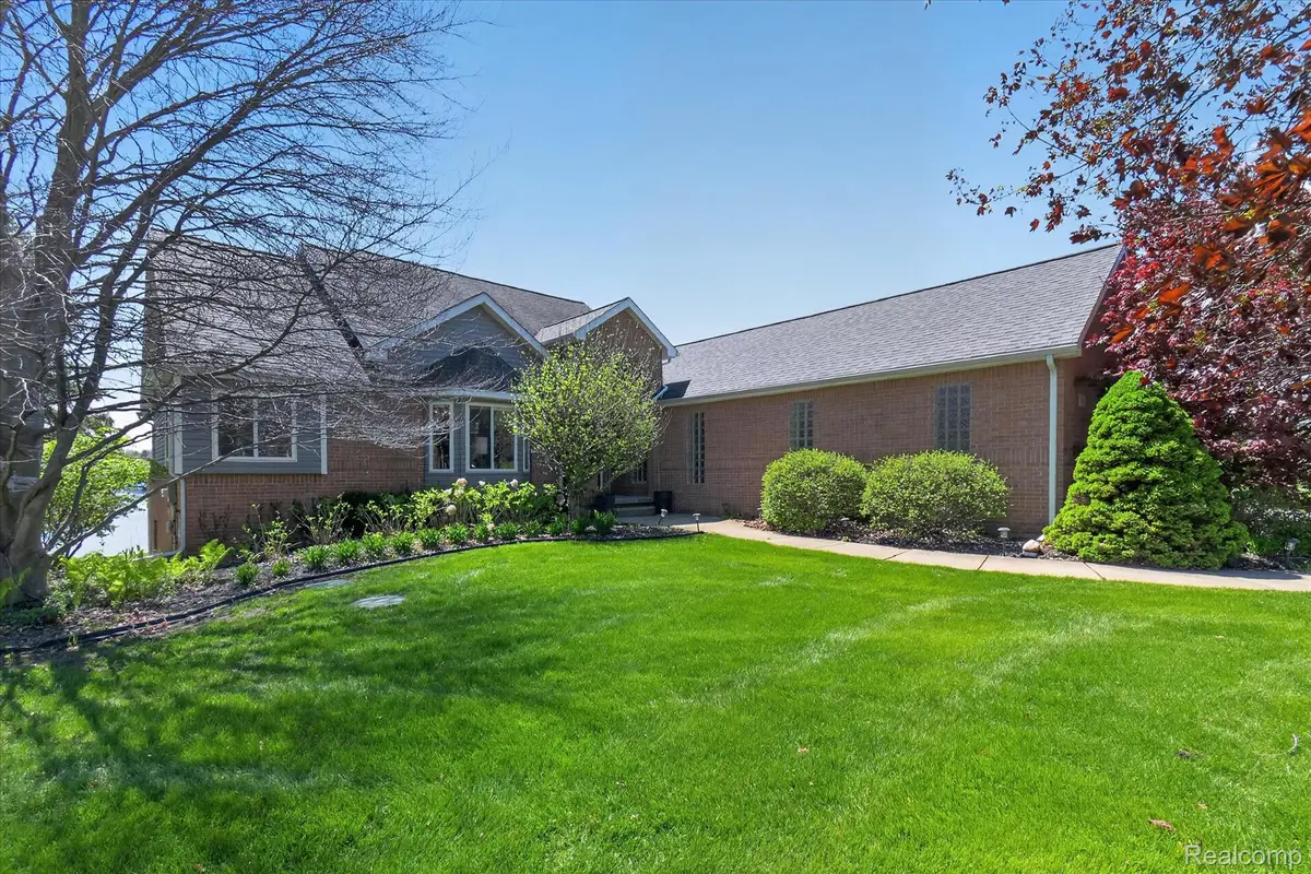 8955 Sandy Ridge Drive, White Lake, MI 48386 - #1