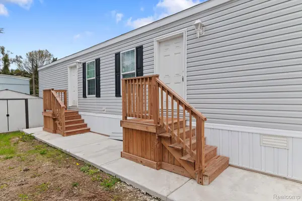 11055 Silver View Court, SouthLyon, MI 48178