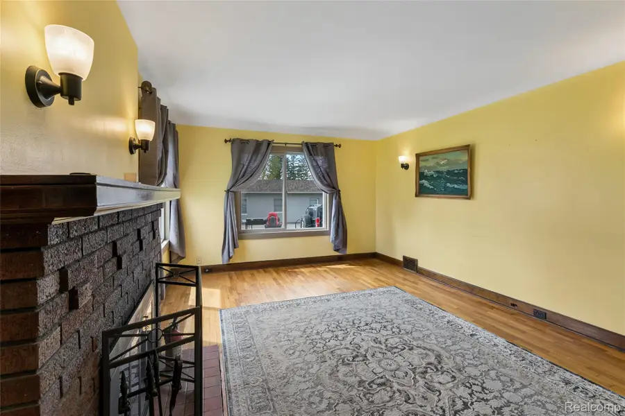 317 E Grand River Avenue, Fowlerville, MI 48836 - #3