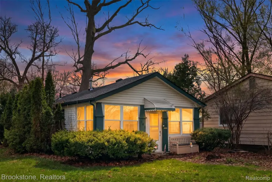 141 W Granet Avenue, Hazel Park, MI 48030 - #2