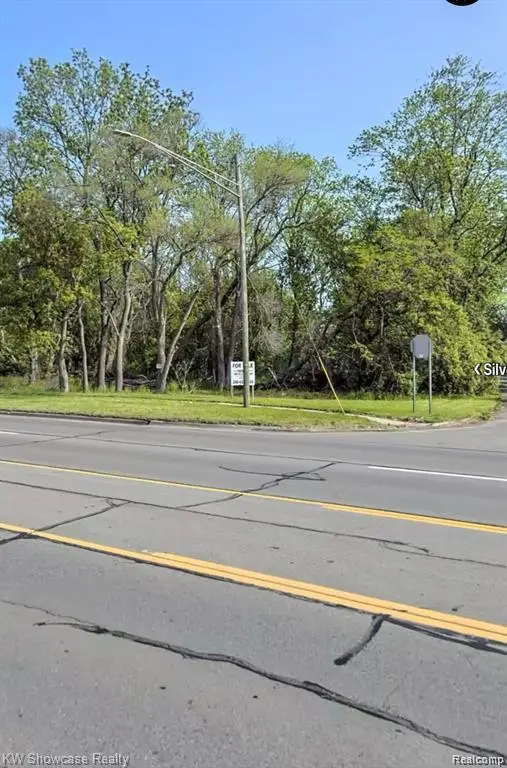 2830 Dixie Highway, Waterford, MI 48328 - #3