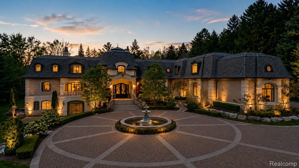 6250 Walnut Lake Road, West Bloomfield, MI 48323 - #1
