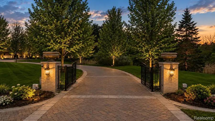 6250 Walnut Lake Road, West Bloomfield, MI 48323 - #3