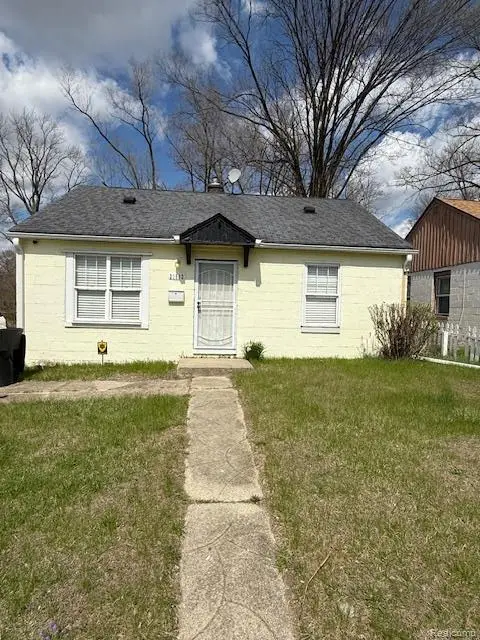 21562 W Davison Street, Detroit, MI 48223