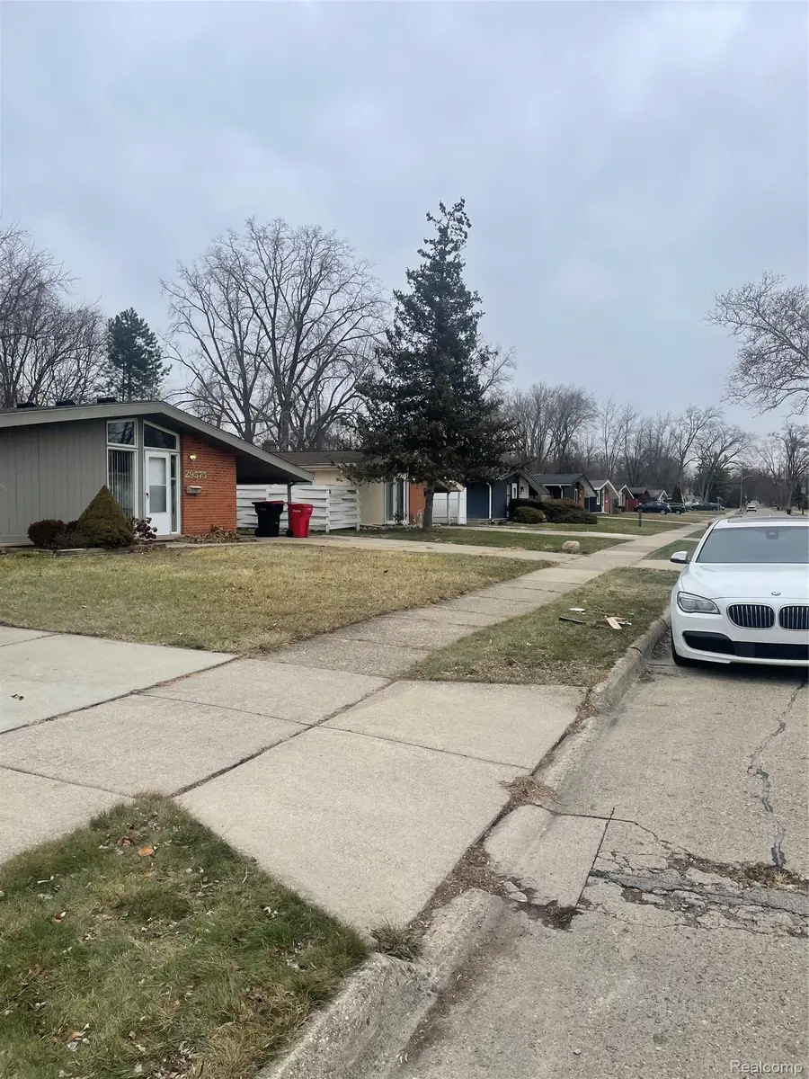 29561 Fairfax Street, Southfield, MI 48076 - #3