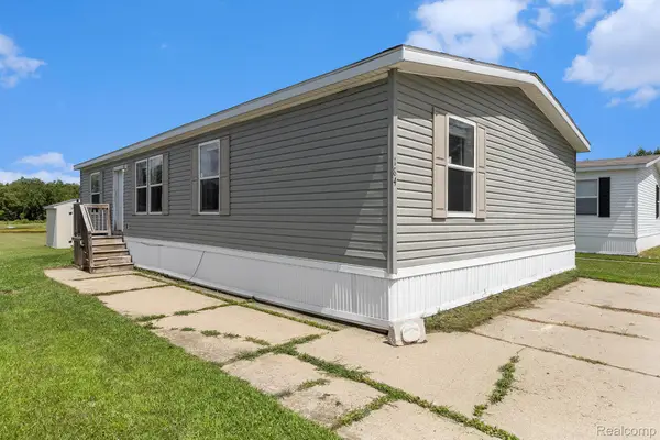 184 Pheasant Ct, GrandBlanc, MI 48439