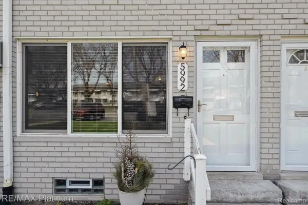 5992 Alan Drive #22, Brighton, MI 48116