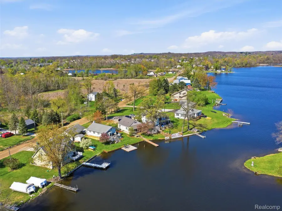 9114 Pontiac Lake Road, White Lake, MI 48386 - #2