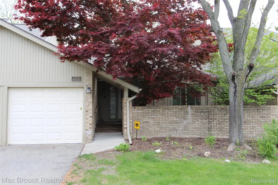 4029 Foxpointe Drive, West Bloomfield, MI 48323 - #2