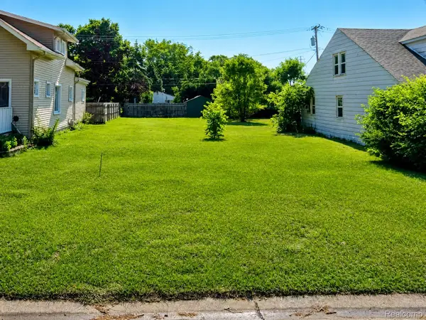 20800 Rensselaer Street, Farmington, MI 48336