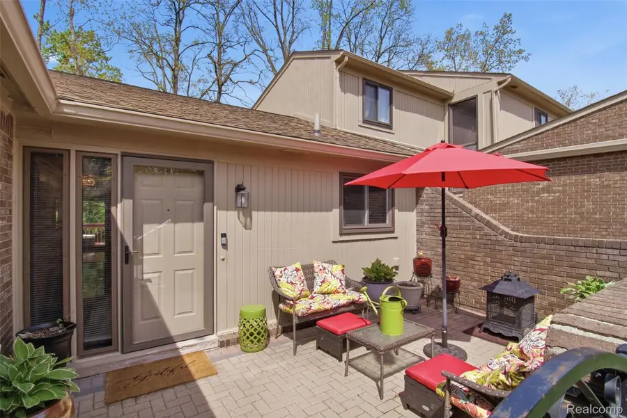 28877 Walnut Grove Lane, Southfield, MI 48034 - #2