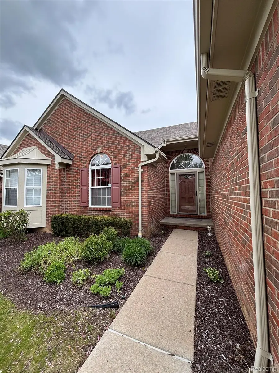 380 Woodhaven Drive, Commerce, MI 48390 - #2