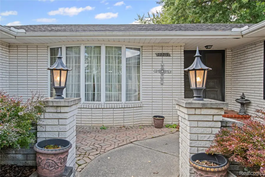 38219 Santa Anna Street, Clinton Township, MI 48036 - #3