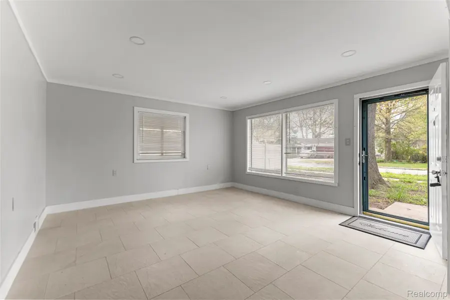 25432 Mcdonald Street, Dearborn Heights, MI 48125 - #3
