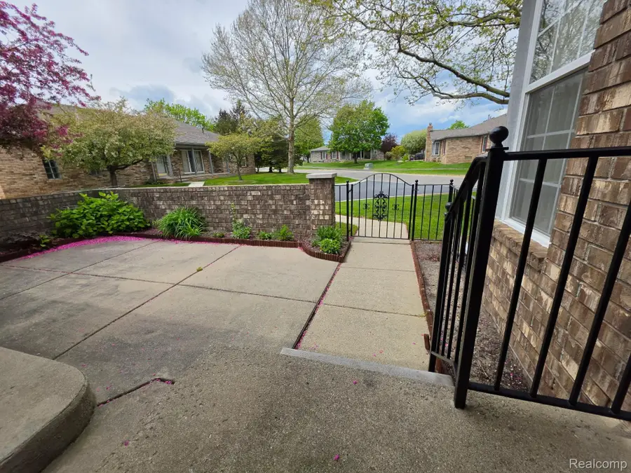 48484 Savoy Court, Utica, MI 48315 - #2