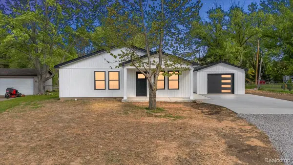 6165 Woodsdale Drive, GrandBlanc, MI 48439