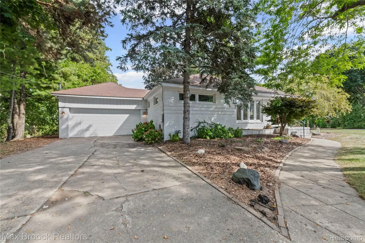 2665 Middlebelt Road, West Bloomfield, MI 48324 - #1