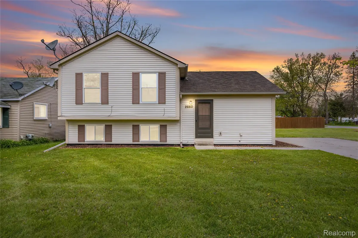 2660 Pontiac Lake Road, Waterford, MI 48328 - #1