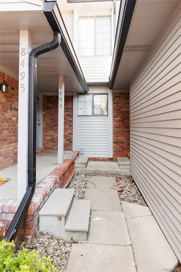 8493 Pepper Ridge Drive E, GrandBlanc, MI 48439