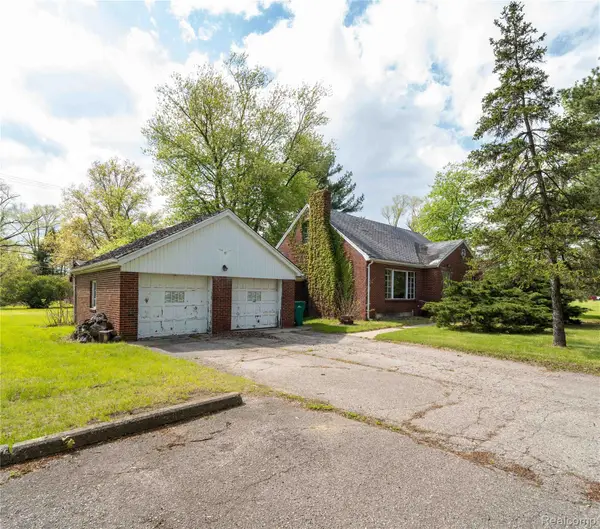 9282 Wayne Road, Romulus, MI 48174