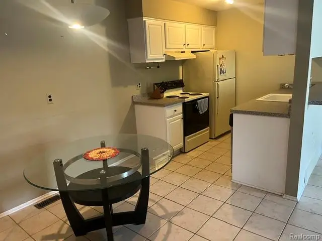11740 Seaton Drive #4, Sterling Heights, MI 48312 - #3