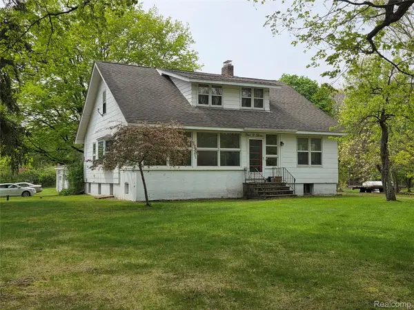 403 East Road, Holly, MI 48442
