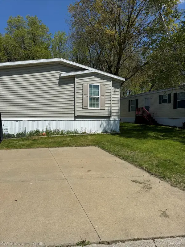 1414 Nardeer St., Novi, MI 48374